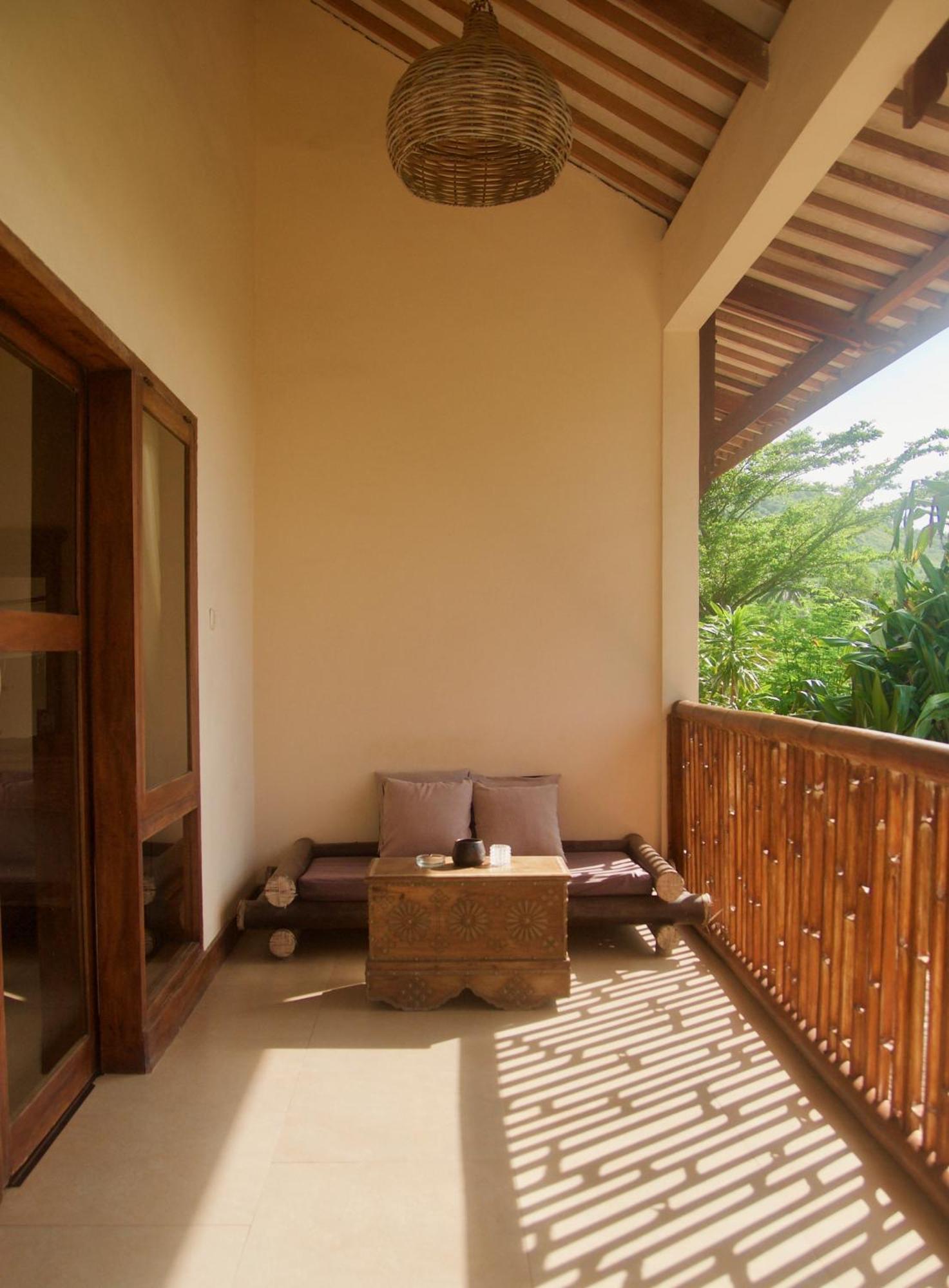 Owa Lodge Areguling Kuta  Bilik gambar