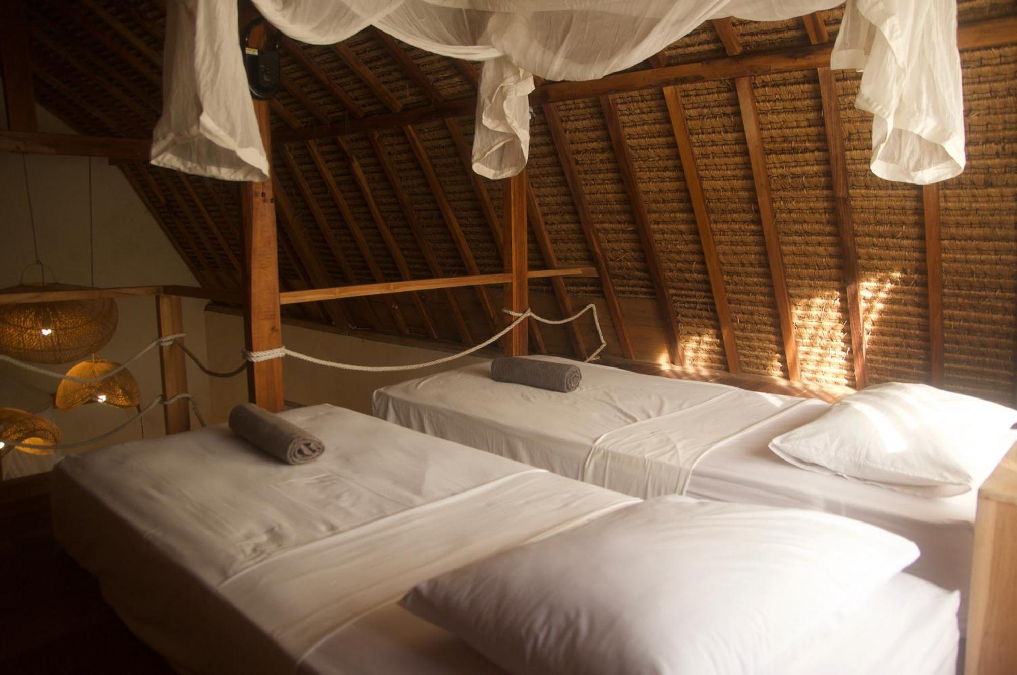Owa Lodge Areguling Kuta  Bilik gambar