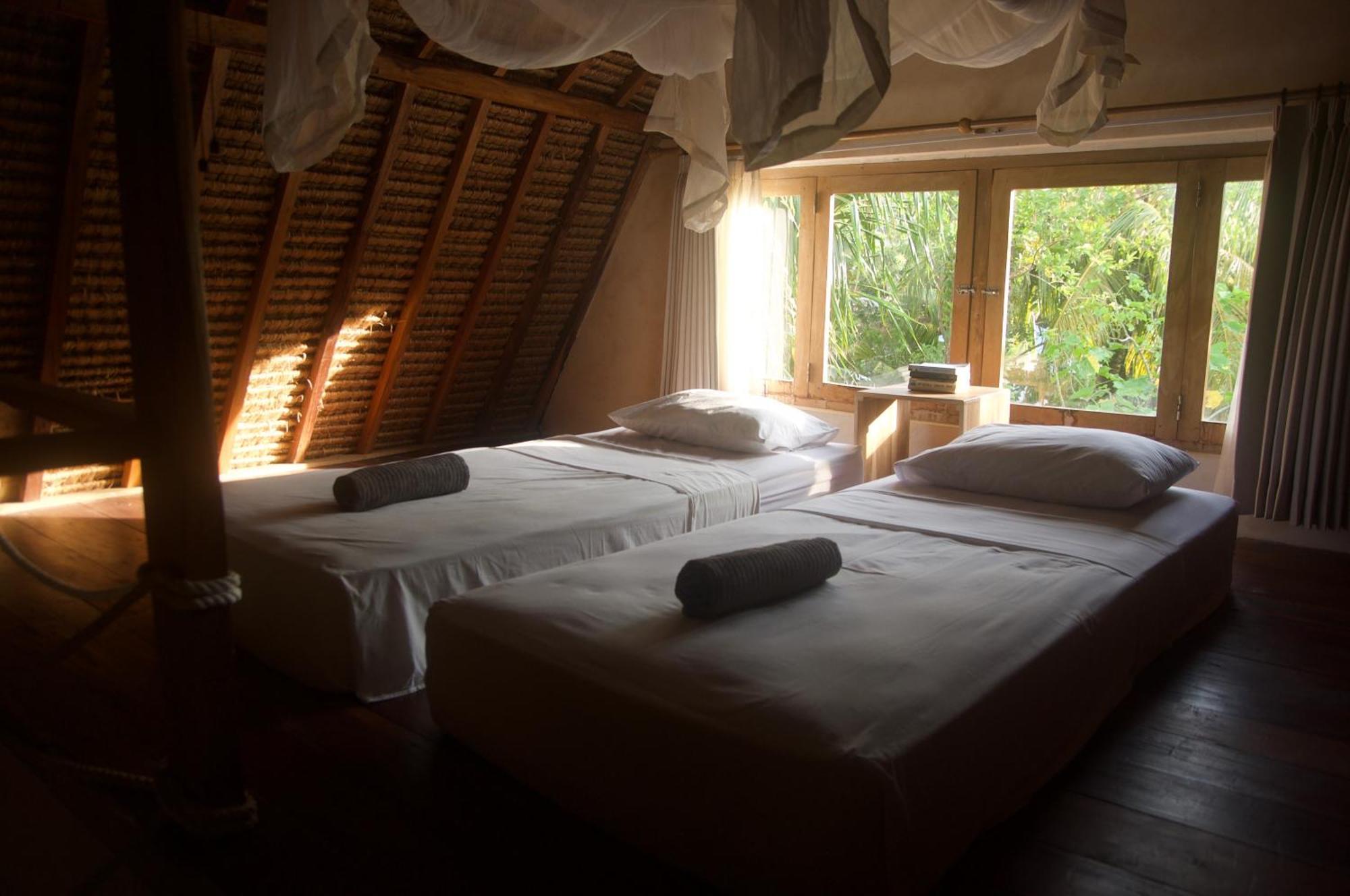 Owa Lodge Areguling Kuta  Bilik gambar