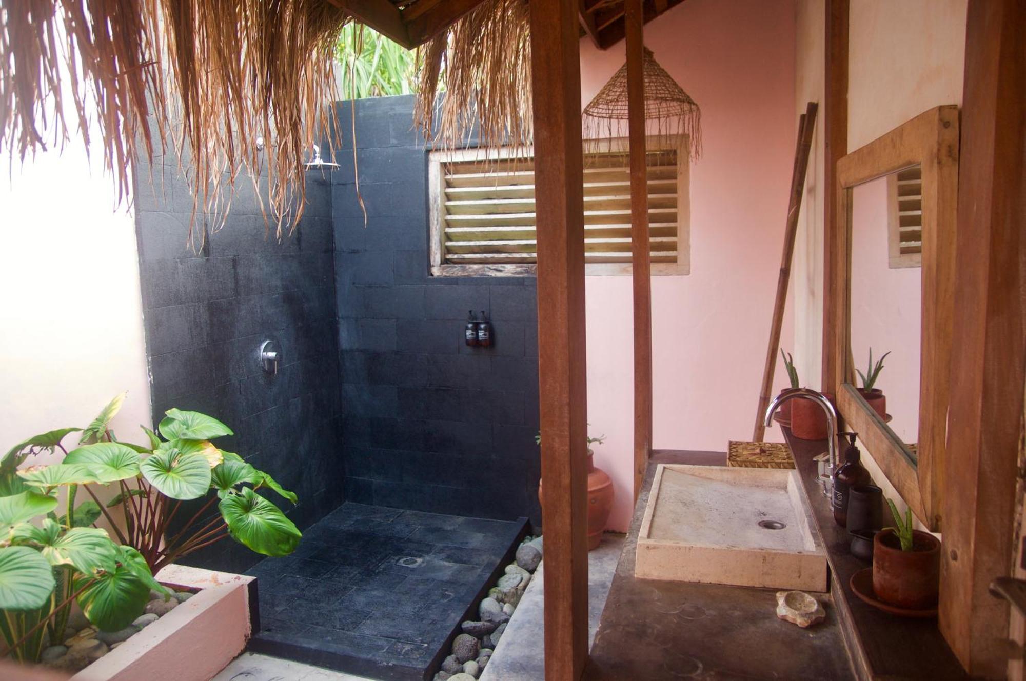 Owa Lodge Areguling Kuta  Bilik gambar
